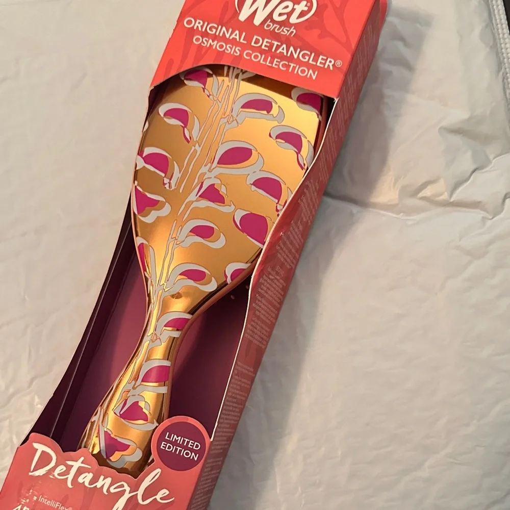 Wet Brush Pink and Black Hair Brush